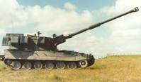 Descrio: Descrio: The AS90 Braveheart  Self-Propelled Howitzer in a Field 