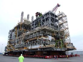 Descrio: Descrio: http://hfg.heerema.com/Portals/2/Docs/Corp/News/20080407/Nexen%20Buzzard%20QU%20deck.JPG